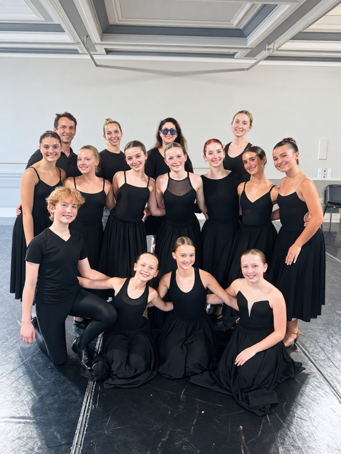 CRYB summer intensive students and instructors together in the studio
